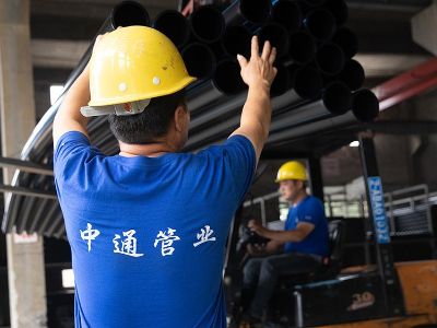 中通管业叉车搬运中